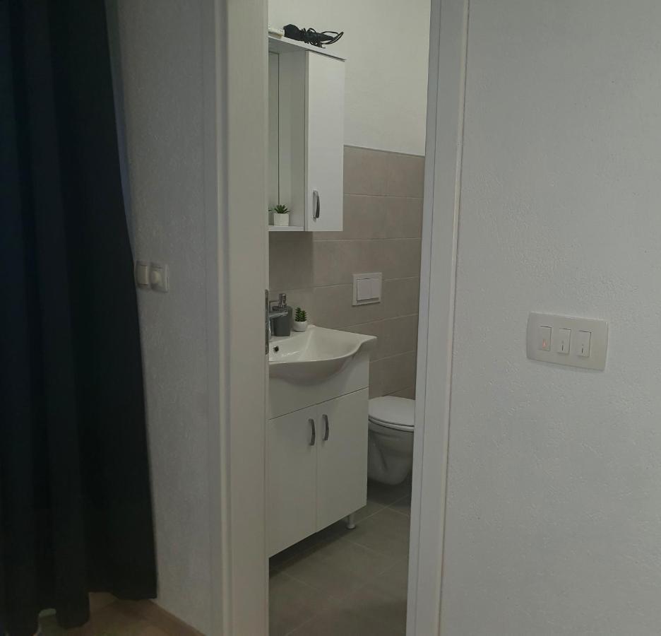 Apartment Radoš Dugopolje Exterior foto