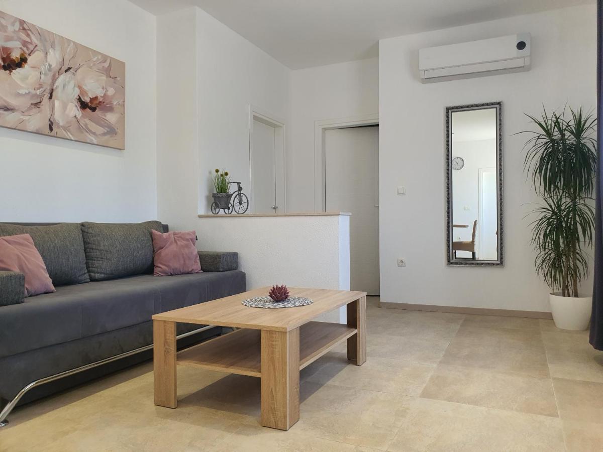 Apartment Radoš Dugopolje Exterior foto